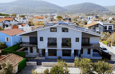 Çeşmealtında Denize 350 Metre Mesafede Özel Villa