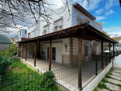 Çeşme Dalyan'da Denize Yakın Keyifli Müstakil Ev
