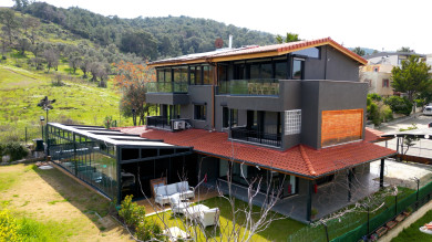 Güzelbahçe Yaka'da Deniz Ve Orman Manzaralı Lüks Villa