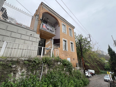 Tarihi Asansöre Yakın Kullanışlı Köşk