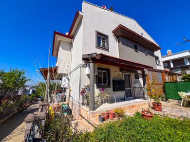 Kahramandere Mah. Bankacılar Sitesinde Modern Villa