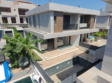 Kuşadasının Kalbinde, Özel Havuzlu ve Yerden Isıtmalı 5+1 Villa