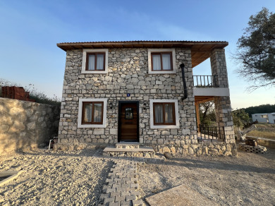 Güzelbahçe Çamlı'da Eşsiz Müstakil Taş Ev Fırsatı