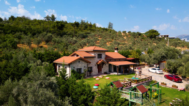 5.565 m² Arazide 2 Villa Birden Taş Villa & Modern Havuzlu Villa