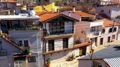 GÜZELBAHÇE'NIN ZIRVESINDEKI TAŞ EVIMIZ TAM SIZE GÖRE...