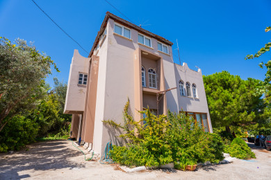 Urla Ağaçlı Yola Yakın  12 Dönüm Arazi İçerisinde Yapı Kayıtlı Belgeli 2 Ayrı Konut